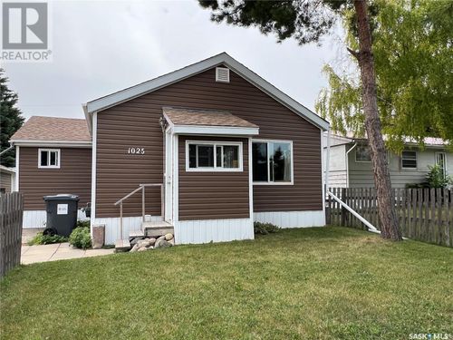 1025 Veterans Ave, Esterhazy, SK, S0A0X0 | Card Image