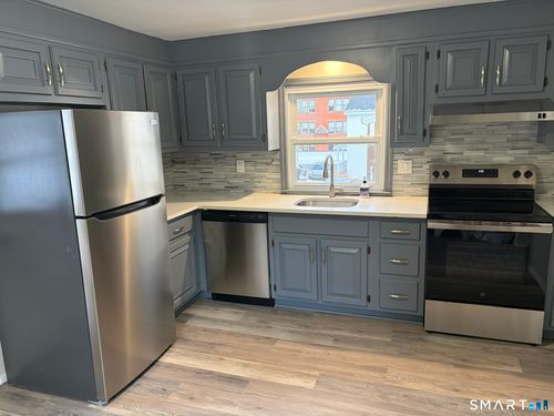 apt-2-35 Ninth Ave, Danbury, CT, 06810-3800 | Card Image