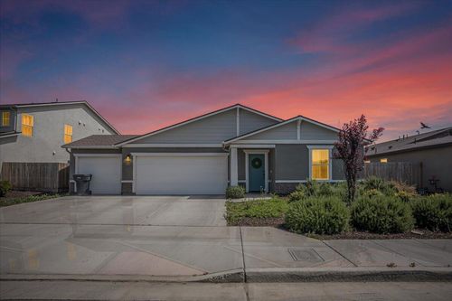 1048 Stonebridge Ave, Tulare, CA, 93274-3269 | Card Image