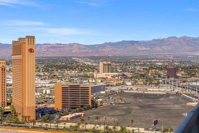 UNIT-3005 - 222 Karen Ave, Home with 1 bedrooms, 2 bathrooms and 1 parking in Las Vegas NV | Image 32