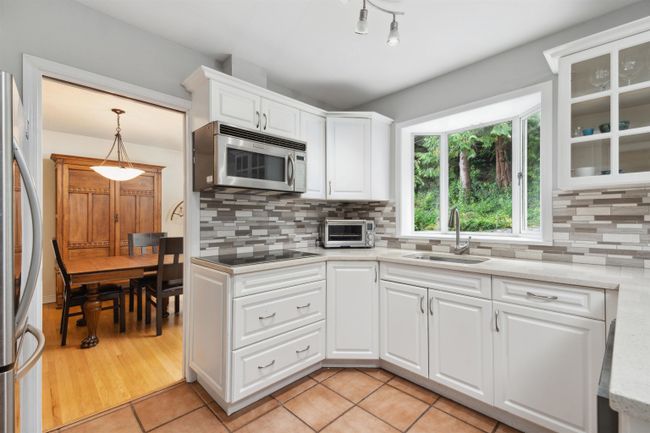 5670 Keith Road, House other with 3 bedrooms, 2 bathrooms and null parking in West Vancouver BC | Image 16