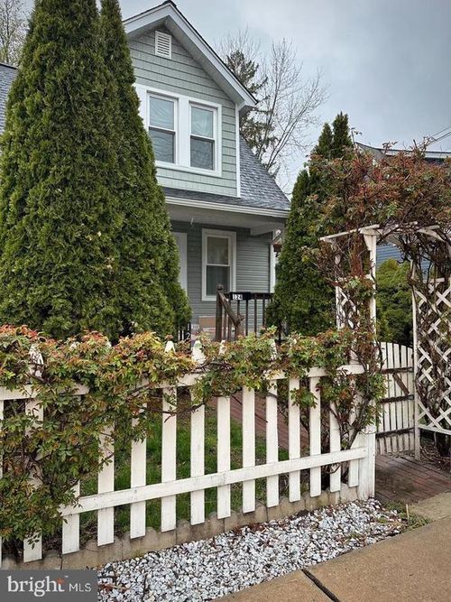 124 W Franklin St, MORRISVILLE, PA, 19067-6630 | Card Image
