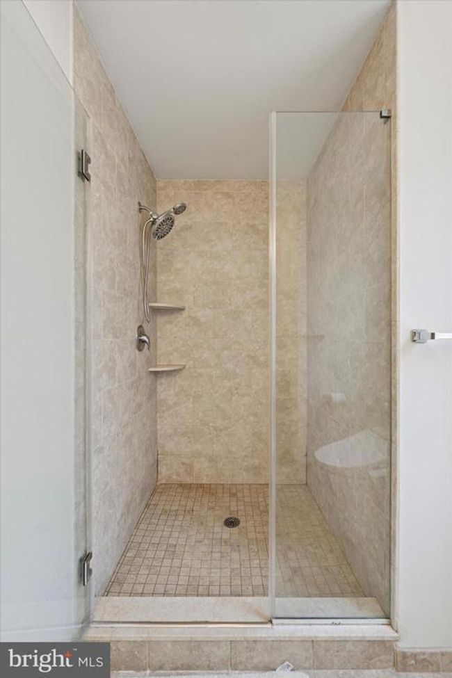 379 E Elm St, Townhouse with 3 bedrooms, 3 bathrooms and null parking in CONSHOHOCKEN PA | Image 9