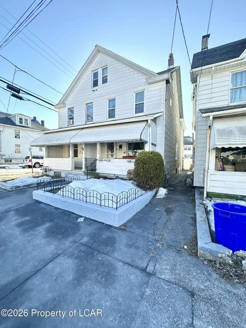 644 N Locust St, Hazleton, PA, 18201-3040 | Card Image