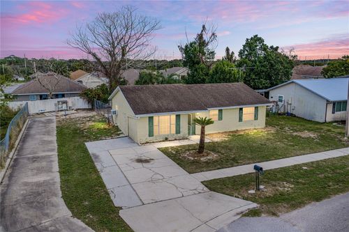 276 18th St Ne, WINTER HAVEN, FL, 33881-4401 | Card Image