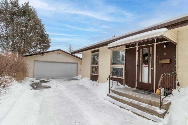 11 Selkirk Boulevard, Home with 4 bedrooms, 2 bathrooms and 4 parking in Red Deer AB | Image 2