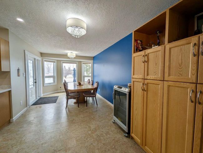 1805 10 Avenue, Home with 4 bedrooms, 3 bathrooms and 4 parking in Wainwright AB | Image 6