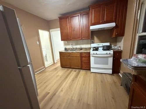 1-2811 Wellman Ave, Bronx, NY, 10461-5424 | Card Image