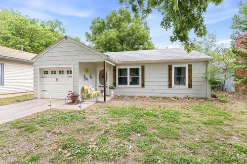 712 E 17th Ave, Winfield, KS, 67156-5028 | Card Image