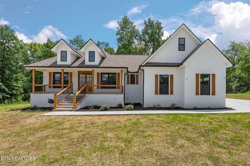 4 Riverchase Dr, Crossville, TN, 38571-5735 | Card Image