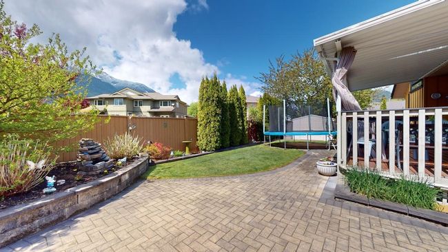 1024 Wenda Place, House other with 3 bedrooms, 2 bathrooms and 4 parking in Squamish BC | Image 39
