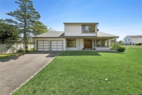 7 Stirrup Ln, Glen Cove, NY, 11542-1656 | Card Image