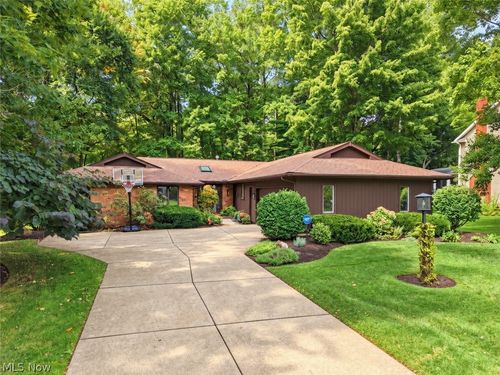 18230 Rolling Brook Dr, Chagrin Falls, OH, 44023-4857 | Card Image