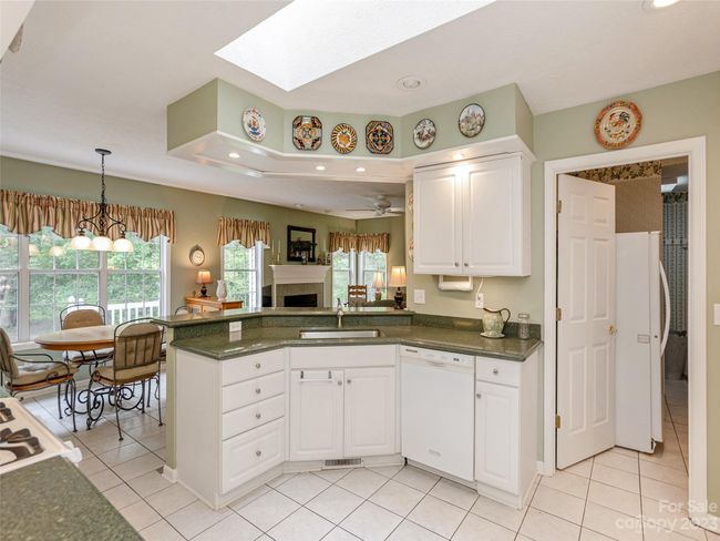 7 Pebble Beach Ct, House other with 3 bedrooms, 2 bathrooms and null parking in Etowah NC | Image 10
