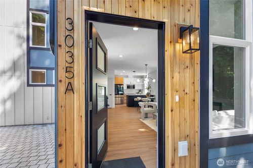 3035 A 21st Ave W, Seattle, WA, 98199 | Card Image
