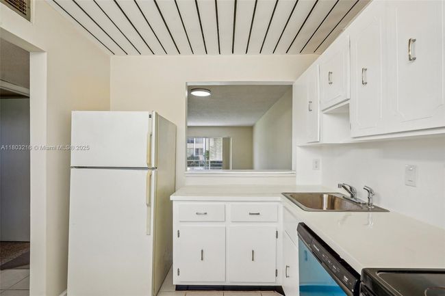 APT-203P - 3774 Inverrary Blvd, Condo with 2 bedrooms, 2 bathrooms and null parking in Lauderhill FL | Image 6