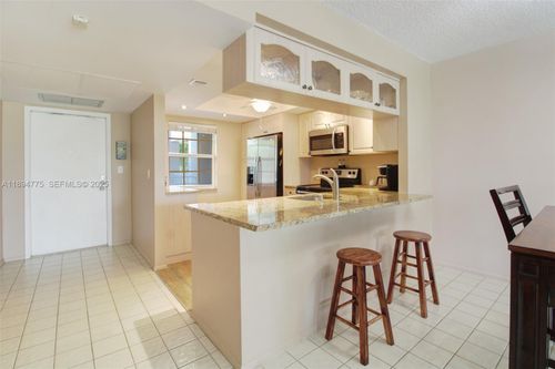 305-605 Oaks Dr, Pompano Beach, FL, 33069-3716 | Card Image