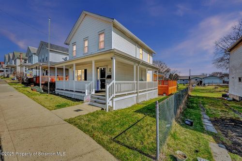 208 W Taylor St, Taylor, PA, 18517-1718 | Card Image