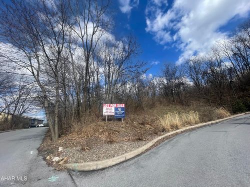3349 Lynwood Dr, Altoona, PA, 16602-1729 | Card Image