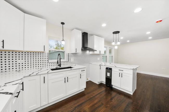 9213 S Trumbull Ave, House other with 3 bedrooms, 2 bathrooms and 2 parking in Evergreen Park IL | Image 4