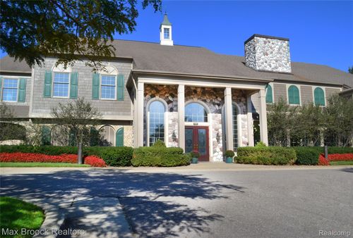 2531 Essex Ln, Bloomfield Hills, MI, 48304-1461 | Card Image