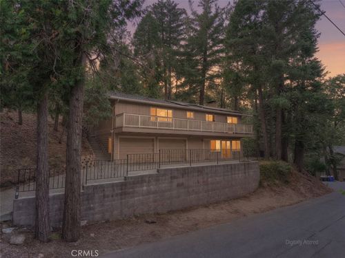 1050 Jungfrau Dr, Crestline, CA, 92325-9421 | Card Image