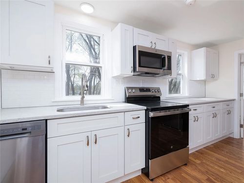 apt-2-12 Old Park Ave, Cranston, RI, 02910-3007 | Card Image