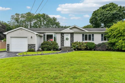 38 Nathan Dr, Bohemia, NY, 11716-1318 | Card Image