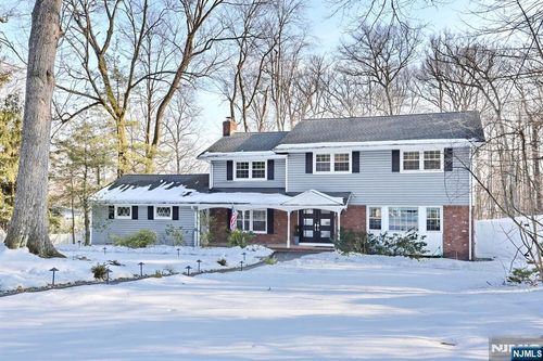 65 Edgewood Dr, Twp Washingtn, NJ, 07676-5104 | Card Image