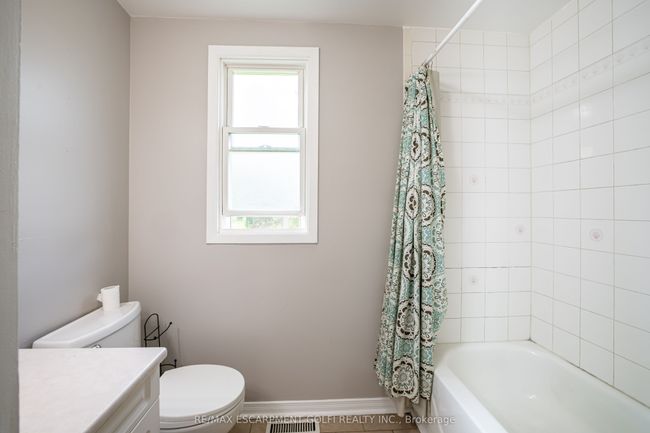 18 Grove Ave, House other with 6 bedrooms, 2 bathrooms and 4 parking in Saint Catharines ON | Image 14