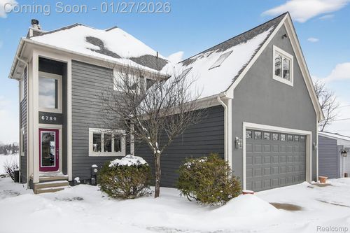 6780 Desmond Rd, Waterford Twp, MI, 48329-2804 | Card Image