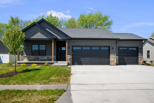 1210 Eagles Crest Dr, Davenport, IA, 52804-5124 | Card Image