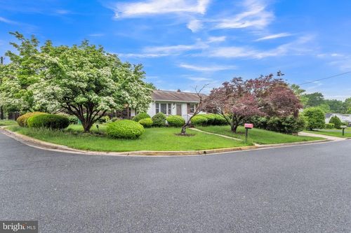 12 Mills Rd, GAITHERSBURG, MD, 20877-1926 | Card Image