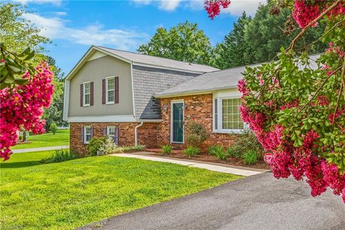 101 Asheview Ct, King, NC, 27021-9220 | Card Image