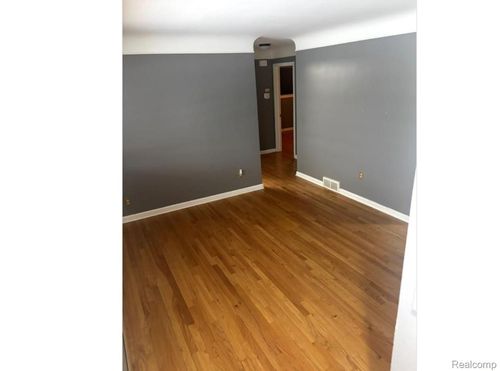 25146 Wagner Ave, Warren, MI, 48089-4670 | Card Image