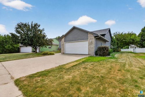 5105 S Birchwood Ave, Sioux Falls, SD, 57108-5140 | Card Image
