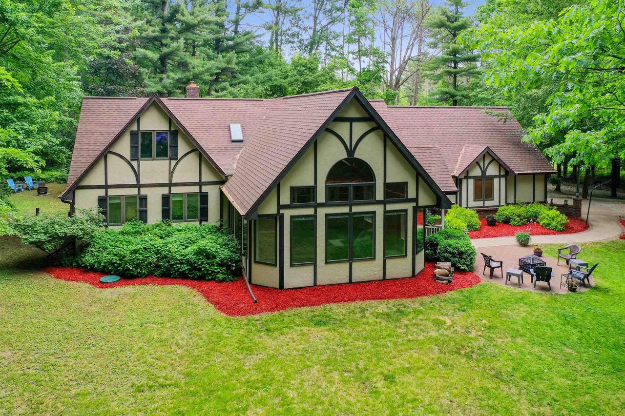 Partridge Ln, Suamico, WI 54313