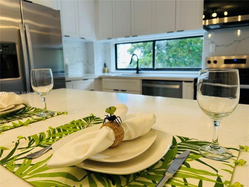 apt-427-17021 N Bay Rd, Sunny Isles Beach, FL, 33160-4229 | Card Image