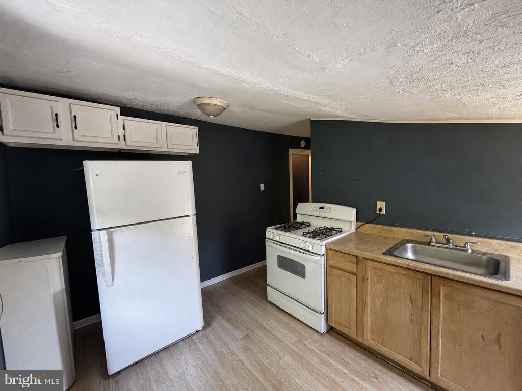 Residential in MOUNT HOLLY 3