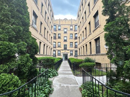 3c-4600 N Beacon Street, Chicago, IL, 60640 | Card Image