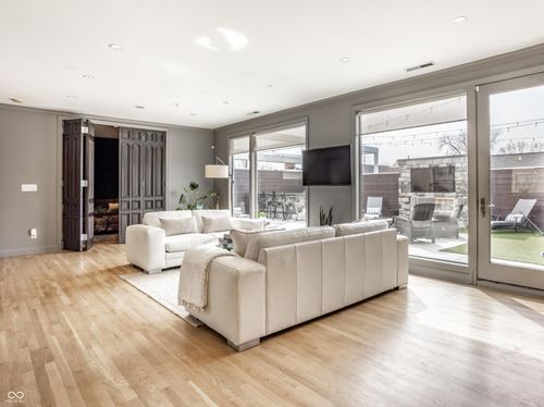 14-932 Broadway St, Indianapolis, IN, 46202-2734 | Card Image