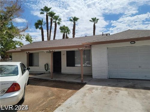 45 Logan Ct, Las Vegas, NV, 89110-4677 | Card Image