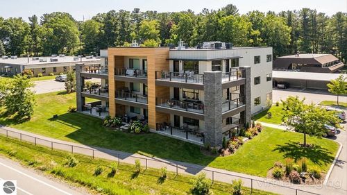 unit-3c-225 E 17th St, Traverse City, MI, 49684-4191 | Card Image