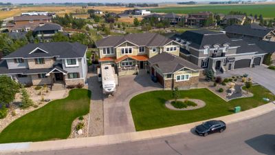 327 Prairie Garden Way S, House detached with 5 bedrooms, 4 bathrooms and 4 parking in Lethbridge AB | Image 2