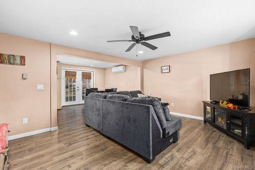 104 Riley Rd, New Windsor, NY, 12553-7264 | Card Image