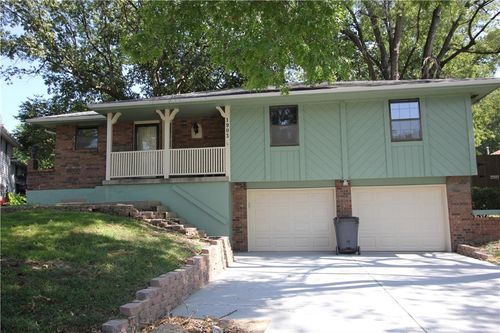 1903 N Concord Rd, Independence, MO, 64058-1227 | Card Image