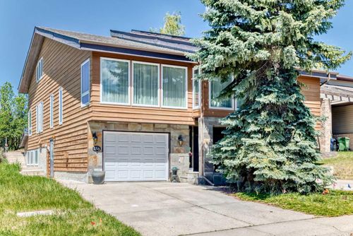 156 Edgehill Close Nw, Calgary, AB, T3A2X1 | Card Image