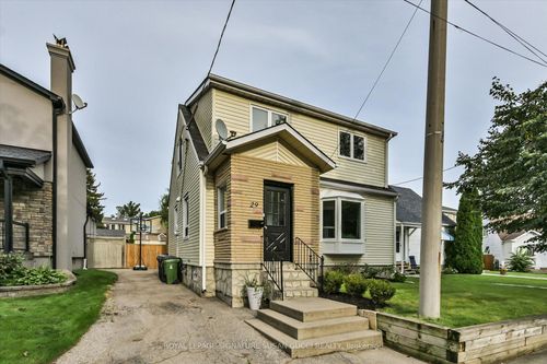 29 Topham Rd, East York, ON, M4B3K3 | Card Image
