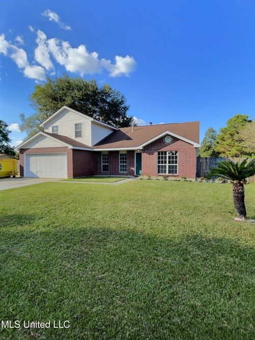 2042 Carolwood Dr, Biloxi, MS, 39532-4260 | Card Image