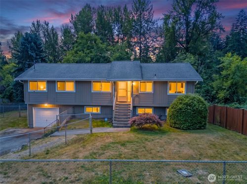 302 137th St Sw, Everett, WA, 98208-6804 | Card Image